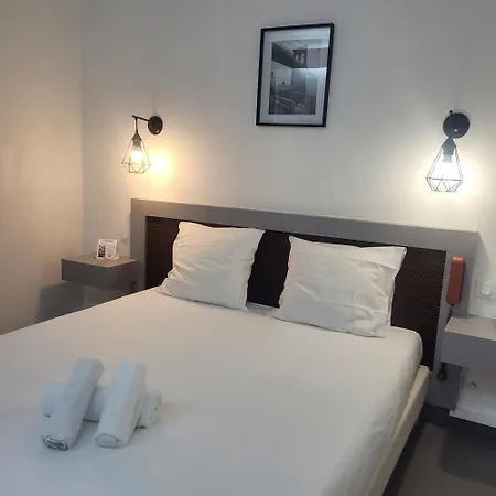 The Originals Access, Hotel