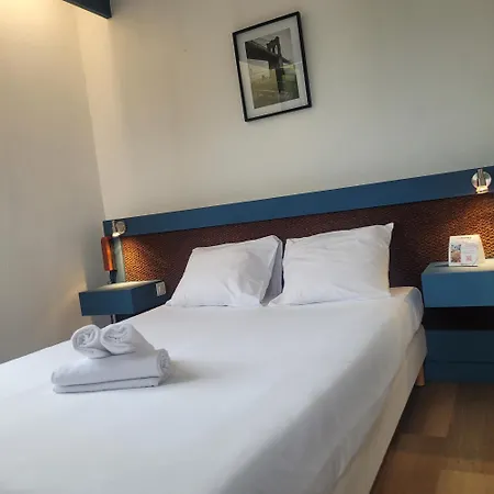 The Originals Access, Hotel